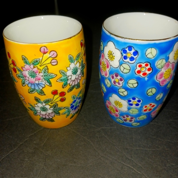 2 Imari Japan Hand painted tea, juice or saki tumblers Blue & Yellow - Picture 4 of 4